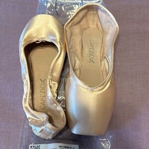 Brand New Capezio Kylee Pointe Shoes